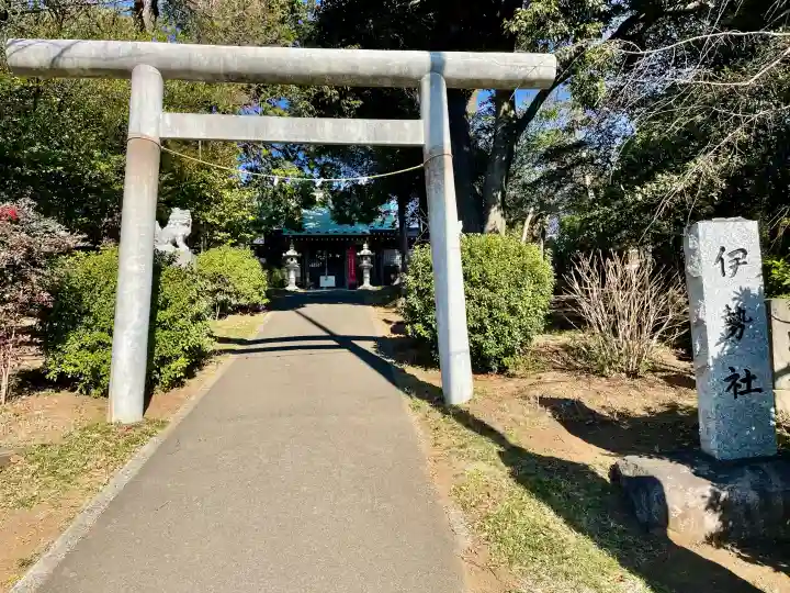 伊勢社の{uncategorized: "未分類", other: "その他", undefined: "問題あり", building: "その他建物", grave: "お墓", sacred_gate: "鳥居", guardian: "狛犬", statue: "像", buddha: "仏像", history: "歴史", nature: "自然", garden: "庭園", animal: "動物", pagoda: "塔", temizu: "手水舎", mountain_gate: "山門・神門", sanctuary: "本殿・本堂", subordinate: "末社・摂社", art: "芸術", scenery: "景色", jizo: "地蔵", ema: "絵馬", goshuin: "御朱印", omikuji: "おみくじ", items: "授与品その他", amulet: "お守り", goshuincho: "御朱印帳", eats: "食事", festival: "お祭り", votive_dance: "神楽", shichigosan: "七五三参", wedding: "結婚式", experience: "体験その他", initially: "初詣", around: "周辺", anti_infection: "感染症対策"}