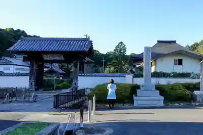 本興寺の山門・神門