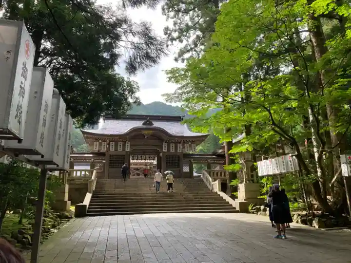 彌彦神社の山門・神門