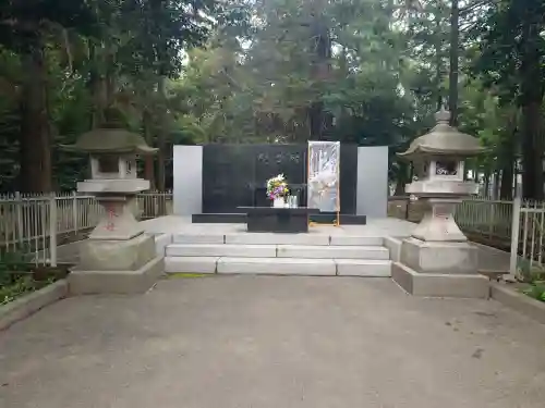 箭弓稲荷神社の{uncategorized: "未分類", other: "その他", undefined: "問題あり", building: "その他建物", grave: "お墓", sacred_gate: "鳥居", guardian: "狛犬", statue: "像", buddha: "仏像", history: "歴史", nature: "自然", garden: "庭園", animal: "動物", pagoda: "塔", temizu: "手水舎", mountain_gate: "山門・神門", sanctuary: "本殿・本堂", subordinate: "末社・摂社", art: "芸術", scenery: "景色", jizo: "地蔵", ema: "絵馬", goshuin: "御朱印", omikuji: "おみくじ", items: "授与品その他", amulet: "お守り", goshuincho: "御朱印帳", eats: "食事", festival: "お祭り", votive_dance: "神楽", shichigosan: "七五三参", wedding: "結婚式", experience: "体験その他", initially: "初詣", around: "周辺", anti_infection: "感染症対策"}