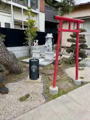 本成寺の{uncategorized: "未分類", other: "その他", undefined: "問題あり", building: "その他建物", grave: "お墓", sacred_gate: "鳥居", guardian: "狛犬", statue: "像", buddha: "仏像", history: "歴史", nature: "自然", garden: "庭園", animal: "動物", pagoda: "塔", temizu: "手水舎", mountain_gate: "山門・神門", sanctuary: "本殿・本堂", subordinate: "末社・摂社", art: "芸術", scenery: "景色", jizo: "地蔵", ema: "絵馬", goshuin: "御朱印", omikuji: "おみくじ", items: "授与品その他", amulet: "お守り", goshuincho: "御朱印帳", eats: "食事", festival: "お祭り", votive_dance: "神楽", shichigosan: "七五三参", wedding: "結婚式", experience: "体験その他", initially: "初詣", around: "周辺", anti_infection: "感染症対策"}