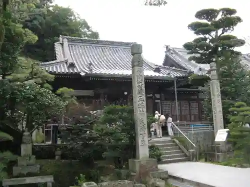甲山寺の本殿・本堂