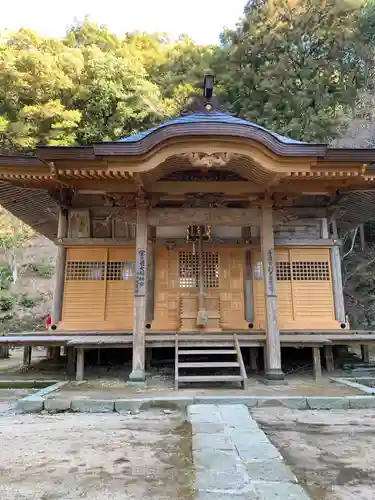 石龕寺の本殿・本堂