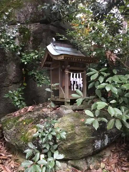山梨岡神社の末社・摂社
