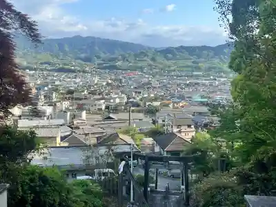 高野口八幡神社の{uncategorized: "未分類", other: "その他", undefined: "問題あり", building: "その他建物", grave: "お墓", sacred_gate: "鳥居", guardian: "狛犬", statue: "像", buddha: "仏像", history: "歴史", nature: "自然", garden: "庭園", animal: "動物", pagoda: "塔", temizu: "手水舎", mountain_gate: "山門・神門", sanctuary: "本殿・本堂", subordinate: "末社・摂社", art: "芸術", scenery: "景色", jizo: "地蔵", ema: "絵馬", goshuin: "御朱印", omikuji: "おみくじ", items: "授与品その他", amulet: "お守り", goshuincho: "御朱印帳", eats: "食事", festival: "お祭り", votive_dance: "神楽", shichigosan: "七五三参", wedding: "結婚式", experience: "体験その他", initially: "初詣", around: "周辺", anti_infection: "感染症対策"}