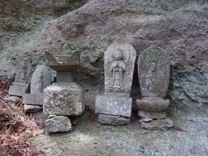 深草岩屋観音堂(深草山瑞岩寺奥院)の仏像