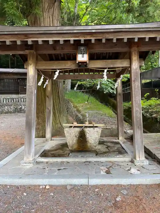 鎮神社の手水舎