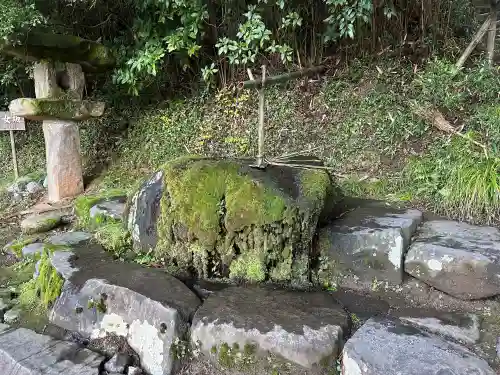 神魂神社の{uncategorized: "未分類", other: "その他", undefined: "問題あり", building: "その他建物", grave: "お墓", sacred_gate: "鳥居", guardian: "狛犬", statue: "像", buddha: "仏像", history: "歴史", nature: "自然", garden: "庭園", animal: "動物", pagoda: "塔", temizu: "手水舎", mountain_gate: "山門・神門", sanctuary: "本殿・本堂", subordinate: "末社・摂社", art: "芸術", scenery: "景色", jizo: "地蔵", ema: "絵馬", goshuin: "御朱印", omikuji: "おみくじ", items: "授与品その他", amulet: "お守り", goshuincho: "御朱印帳", eats: "食事", festival: "お祭り", votive_dance: "神楽", shichigosan: "七五三参", wedding: "結婚式", experience: "体験その他", initially: "初詣", around: "周辺", anti_infection: "感染症対策"}