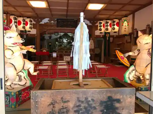 沖館稲荷神社の本殿