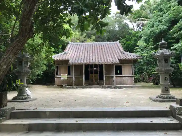 冨崎観音堂の本殿・本堂