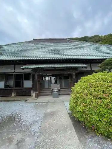 大聖院(高塚不動尊)の{uncategorized: "未分類", other: "その他", undefined: "問題あり", building: "その他建物", grave: "お墓", sacred_gate: "鳥居", guardian: "狛犬", statue: "像", buddha: "仏像", history: "歴史", nature: "自然", garden: "庭園", animal: "動物", pagoda: "塔", temizu: "手水舎", mountain_gate: "山門・神門", sanctuary: "本殿・本堂", subordinate: "末社・摂社", art: "芸術", scenery: "景色", jizo: "地蔵", ema: "絵馬", goshuin: "御朱印", omikuji: "おみくじ", items: "授与品その他", amulet: "お守り", goshuincho: "御朱印帳", eats: "食事", festival: "お祭り", votive_dance: "神楽", shichigosan: "七五三参", wedding: "結婚式", experience: "体験その他", initially: "初詣", around: "周辺", anti_infection: "感染症対策"}