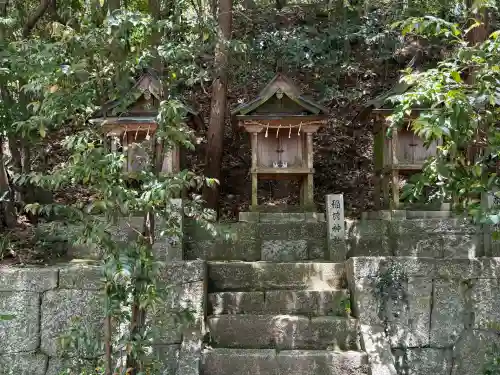 葛木坐火雷神社の{uncategorized: "未分類", other: "その他", undefined: "問題あり", building: "その他建物", grave: "お墓", sacred_gate: "鳥居", guardian: "狛犬", statue: "像", buddha: "仏像", history: "歴史", nature: "自然", garden: "庭園", animal: "動物", pagoda: "塔", temizu: "手水舎", mountain_gate: "山門・神門", sanctuary: "本殿・本堂", subordinate: "末社・摂社", art: "芸術", scenery: "景色", jizo: "地蔵", ema: "絵馬", goshuin: "御朱印", omikuji: "おみくじ", items: "授与品その他", amulet: "お守り", goshuincho: "御朱印帳", eats: "食事", festival: "お祭り", votive_dance: "神楽", shichigosan: "七五三参", wedding: "結婚式", experience: "体験その他", initially: "初詣", around: "周辺", anti_infection: "感染症対策"}