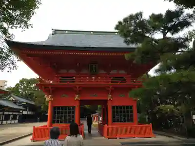 穴八幡宮の山門・神門