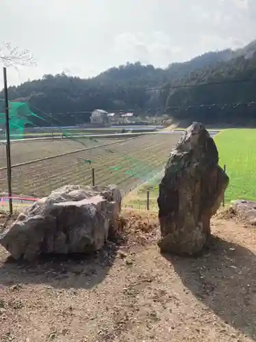 高峯神社の像