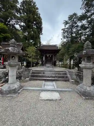 志那神社の{uncategorized: "未分類", other: "その他", undefined: "問題あり", building: "その他建物", grave: "お墓", sacred_gate: "鳥居", guardian: "狛犬", statue: "像", buddha: "仏像", history: "歴史", nature: "自然", garden: "庭園", animal: "動物", pagoda: "塔", temizu: "手水舎", mountain_gate: "山門・神門", sanctuary: "本殿・本堂", subordinate: "末社・摂社", art: "芸術", scenery: "景色", jizo: "地蔵", ema: "絵馬", goshuin: "御朱印", omikuji: "おみくじ", items: "授与品その他", amulet: "お守り", goshuincho: "御朱印帳", eats: "食事", festival: "お祭り", votive_dance: "神楽", shichigosan: "七五三参", wedding: "結婚式", experience: "体験その他", initially: "初詣", around: "周辺", anti_infection: "感染症対策"}