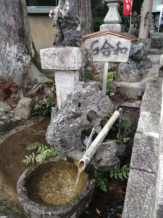 鳴谷神社の手水舎