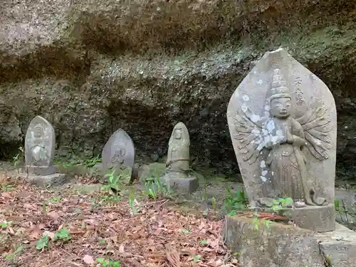 深草岩屋観音堂（深草山瑞岩寺奥院）の仏像