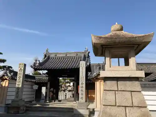 白旗観音寺の山門