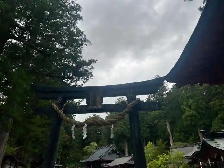 日光二荒山神社の{uncategorized: "未分類", other: "その他", undefined: "問題あり", building: "その他建物", grave: "お墓", sacred_gate: "鳥居", guardian: "狛犬", statue: "像", buddha: "仏像", history: "歴史", nature: "自然", garden: "庭園", animal: "動物", pagoda: "塔", temizu: "手水舎", mountain_gate: "山門・神門", sanctuary: "本殿・本堂", subordinate: "末社・摂社", art: "芸術", scenery: "景色", jizo: "地蔵", ema: "絵馬", goshuin: "御朱印", omikuji: "おみくじ", items: "授与品その他", amulet: "お守り", goshuincho: "御朱印帳", eats: "食事", festival: "お祭り", votive_dance: "神楽", shichigosan: "七五三参", wedding: "結婚式", experience: "体験その他", initially: "初詣", around: "周辺", anti_infection: "感染症対策"}