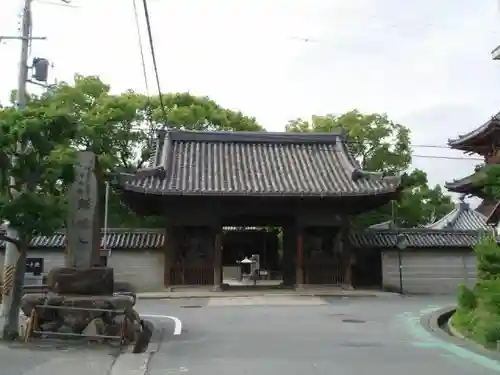 斑鳩寺の山門