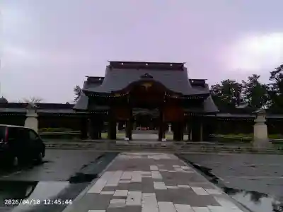 新潟縣護國神社の{uncategorized: "未分類", other: "その他", undefined: "問題あり", building: "その他建物", grave: "お墓", sacred_gate: "鳥居", guardian: "狛犬", statue: "像", buddha: "仏像", history: "歴史", nature: "自然", garden: "庭園", animal: "動物", pagoda: "塔", temizu: "手水舎", mountain_gate: "山門・神門", sanctuary: "本殿・本堂", subordinate: "末社・摂社", art: "芸術", scenery: "景色", jizo: "地蔵", ema: "絵馬", goshuin: "御朱印", omikuji: "おみくじ", items: "授与品その他", amulet: "お守り", goshuincho: "御朱印帳", eats: "食事", festival: "お祭り", votive_dance: "神楽", shichigosan: "七五三参", wedding: "結婚式", experience: "体験その他", initially: "初詣", around: "周辺", anti_infection: "感染症対策"}