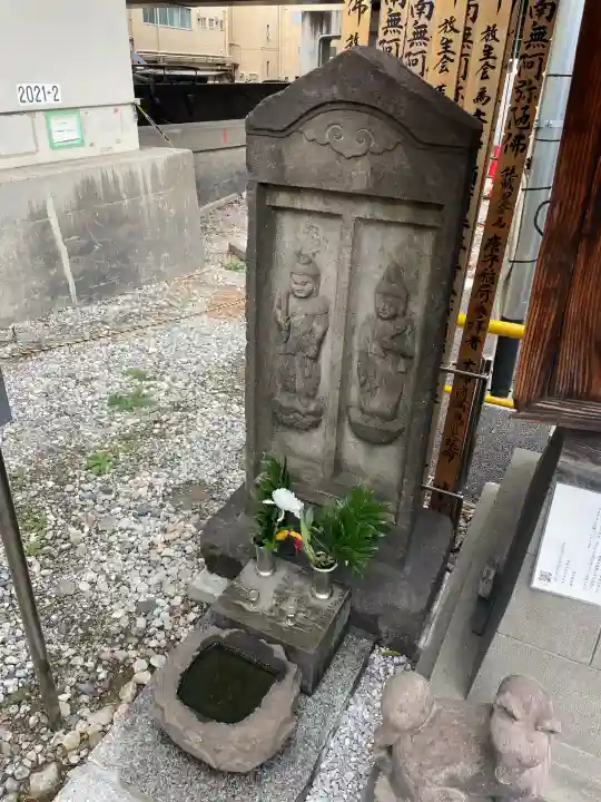 通元院(瘡守稲荷)の{uncategorized: "未分類", other: "その他", undefined: "問題あり", building: "その他建物", grave: "お墓", sacred_gate: "鳥居", guardian: "狛犬", statue: "像", buddha: "仏像", history: "歴史", nature: "自然", garden: "庭園", animal: "動物", pagoda: "塔", temizu: "手水舎", mountain_gate: "山門・神門", sanctuary: "本殿・本堂", subordinate: "末社・摂社", art: "芸術", scenery: "景色", jizo: "地蔵", ema: "絵馬", goshuin: "御朱印", omikuji: "おみくじ", items: "授与品その他", amulet: "お守り", goshuincho: "御朱印帳", eats: "食事", festival: "お祭り", votive_dance: "神楽", shichigosan: "七五三参", wedding: "結婚式", experience: "体験その他", initially: "初詣", around: "周辺", anti_infection: "感染症対策"}