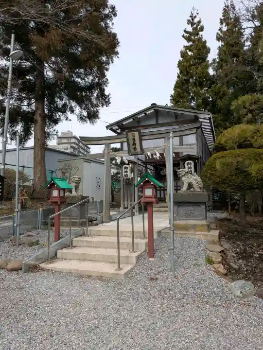 湯倉神社の{uncategorized: "未分類", other: "その他", undefined: "問題あり", building: "その他建物", grave: "お墓", sacred_gate: "鳥居", guardian: "狛犬", statue: "像", buddha: "仏像", history: "歴史", nature: "自然", garden: "庭園", animal: "動物", pagoda: "塔", temizu: "手水舎", mountain_gate: "山門・神門", sanctuary: "本殿・本堂", subordinate: "末社・摂社", art: "芸術", scenery: "景色", jizo: "地蔵", ema: "絵馬", goshuin: "御朱印", omikuji: "おみくじ", items: "授与品その他", amulet: "お守り", goshuincho: "御朱印帳", eats: "食事", festival: "お祭り", votive_dance: "神楽", shichigosan: "七五三参", wedding: "結婚式", experience: "体験その他", initially: "初詣", around: "周辺", anti_infection: "感染症対策"}