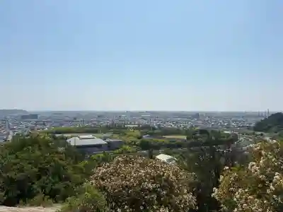 生石神社の{uncategorized: "未分類", other: "その他", undefined: "問題あり", building: "その他建物", grave: "お墓", sacred_gate: "鳥居", guardian: "狛犬", statue: "像", buddha: "仏像", history: "歴史", nature: "自然", garden: "庭園", animal: "動物", pagoda: "塔", temizu: "手水舎", mountain_gate: "山門・神門", sanctuary: "本殿・本堂", subordinate: "末社・摂社", art: "芸術", scenery: "景色", jizo: "地蔵", ema: "絵馬", goshuin: "御朱印", omikuji: "おみくじ", items: "授与品その他", amulet: "お守り", goshuincho: "御朱印帳", eats: "食事", festival: "お祭り", votive_dance: "神楽", shichigosan: "七五三参", wedding: "結婚式", experience: "体験その他", initially: "初詣", around: "周辺", anti_infection: "感染症対策"}