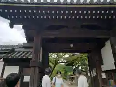 橘寺の山門