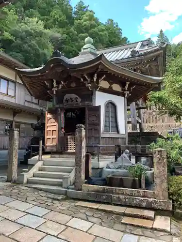 青岸渡寺の本殿・本堂