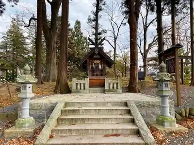 諏訪大社下社秋宮の末社・摂社