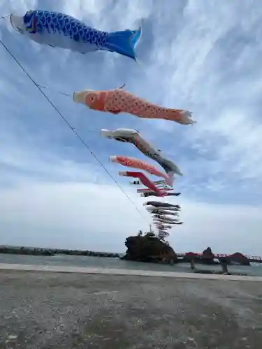 能生白山神社末社厳島神社の{uncategorized: "未分類", other: "その他", undefined: "問題あり", building: "その他建物", grave: "お墓", sacred_gate: "鳥居", guardian: "狛犬", statue: "像", buddha: "仏像", history: "歴史", nature: "自然", garden: "庭園", animal: "動物", pagoda: "塔", temizu: "手水舎", mountain_gate: "山門・神門", sanctuary: "本殿・本堂", subordinate: "末社・摂社", art: "芸術", scenery: "景色", jizo: "地蔵", ema: "絵馬", goshuin: "御朱印", omikuji: "おみくじ", items: "授与品その他", amulet: "お守り", goshuincho: "御朱印帳", eats: "食事", festival: "お祭り", votive_dance: "神楽", shichigosan: "七五三参", wedding: "結婚式", experience: "体験その他", initially: "初詣", around: "周辺", anti_infection: "感染症対策"}