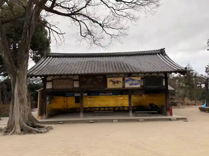 藤森神社の{uncategorized: "未分類", other: "その他", undefined: "問題あり", building: "その他建物", grave: "お墓", sacred_gate: "鳥居", guardian: "狛犬", statue: "像", buddha: "仏像", history: "歴史", nature: "自然", garden: "庭園", animal: "動物", pagoda: "塔", temizu: "手水舎", mountain_gate: "山門・神門", sanctuary: "本殿・本堂", subordinate: "末社・摂社", art: "芸術", scenery: "景色", jizo: "地蔵", ema: "絵馬", goshuin: "御朱印", omikuji: "おみくじ", items: "授与品その他", amulet: "お守り", goshuincho: "御朱印帳", eats: "食事", festival: "お祭り", votive_dance: "神楽", shichigosan: "七五三参", wedding: "結婚式", experience: "体験その他", initially: "初詣", around: "周辺", anti_infection: "感染症対策"}