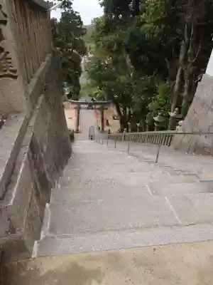 由加山 由加神社本宮の{uncategorized: "未分類", other: "その他", undefined: "問題あり", building: "その他建物", grave: "お墓", sacred_gate: "鳥居", guardian: "狛犬", statue: "像", buddha: "仏像", history: "歴史", nature: "自然", garden: "庭園", animal: "動物", pagoda: "塔", temizu: "手水舎", mountain_gate: "山門・神門", sanctuary: "本殿・本堂", subordinate: "末社・摂社", art: "芸術", scenery: "景色", jizo: "地蔵", ema: "絵馬", goshuin: "御朱印", omikuji: "おみくじ", items: "授与品その他", amulet: "お守り", goshuincho: "御朱印帳", eats: "食事", festival: "お祭り", votive_dance: "神楽", shichigosan: "七五三参", wedding: "結婚式", experience: "体験その他", initially: "初詣", around: "周辺", anti_infection: "感染症対策"}
