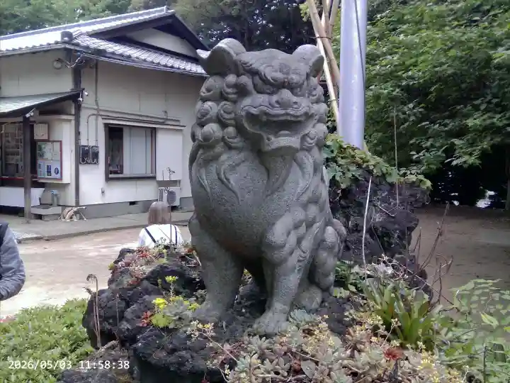 柏諏訪神社の{uncategorized: "未分類", other: "その他", undefined: "問題あり", building: "その他建物", grave: "お墓", sacred_gate: "鳥居", guardian: "狛犬", statue: "像", buddha: "仏像", history: "歴史", nature: "自然", garden: "庭園", animal: "動物", pagoda: "塔", temizu: "手水舎", mountain_gate: "山門・神門", sanctuary: "本殿・本堂", subordinate: "末社・摂社", art: "芸術", scenery: "景色", jizo: "地蔵", ema: "絵馬", goshuin: "御朱印", omikuji: "おみくじ", items: "授与品その他", amulet: "お守り", goshuincho: "御朱印帳", eats: "食事", festival: "お祭り", votive_dance: "神楽", shichigosan: "七五三参", wedding: "結婚式", experience: "体験その他", initially: "初詣", around: "周辺", anti_infection: "感染症対策"}