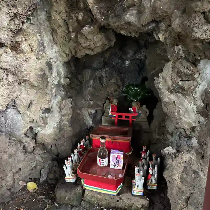 王子稲荷神社の{uncategorized: "未分類", other: "その他", undefined: "問題あり", building: "その他建物", grave: "お墓", sacred_gate: "鳥居", guardian: "狛犬", statue: "像", buddha: "仏像", history: "歴史", nature: "自然", garden: "庭園", animal: "動物", pagoda: "塔", temizu: "手水舎", mountain_gate: "山門・神門", sanctuary: "本殿・本堂", subordinate: "末社・摂社", art: "芸術", scenery: "景色", jizo: "地蔵", ema: "絵馬", goshuin: "御朱印", omikuji: "おみくじ", items: "授与品その他", amulet: "お守り", goshuincho: "御朱印帳", eats: "食事", festival: "お祭り", votive_dance: "神楽", shichigosan: "七五三参", wedding: "結婚式", experience: "体験その他", initially: "初詣", around: "周辺", anti_infection: "感染症対策"}