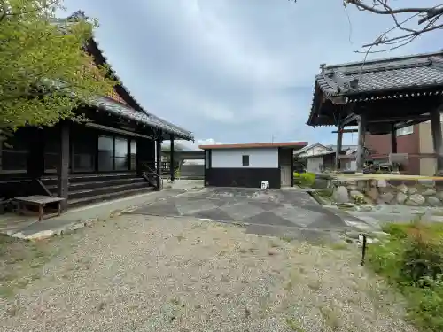 教専寺の{uncategorized: "未分類", other: "その他", undefined: "問題あり", building: "その他建物", grave: "お墓", sacred_gate: "鳥居", guardian: "狛犬", statue: "像", buddha: "仏像", history: "歴史", nature: "自然", garden: "庭園", animal: "動物", pagoda: "塔", temizu: "手水舎", mountain_gate: "山門・神門", sanctuary: "本殿・本堂", subordinate: "末社・摂社", art: "芸術", scenery: "景色", jizo: "地蔵", ema: "絵馬", goshuin: "御朱印", omikuji: "おみくじ", items: "授与品その他", amulet: "お守り", goshuincho: "御朱印帳", eats: "食事", festival: "お祭り", votive_dance: "神楽", shichigosan: "七五三参", wedding: "結婚式", experience: "体験その他", initially: "初詣", around: "周辺", anti_infection: "感染症対策"}