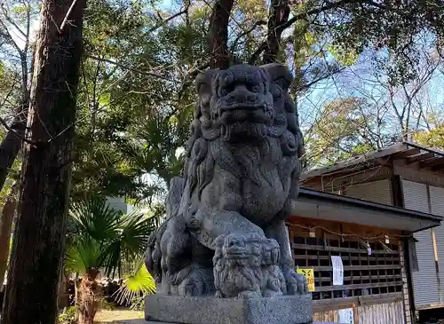 漆部神社の狛犬