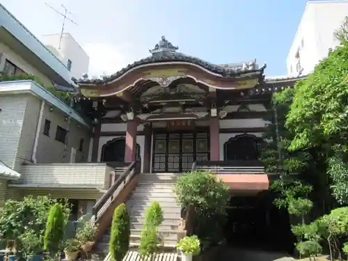 霊梅寺の本殿・本堂