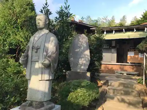 横浜御嶽神社の像