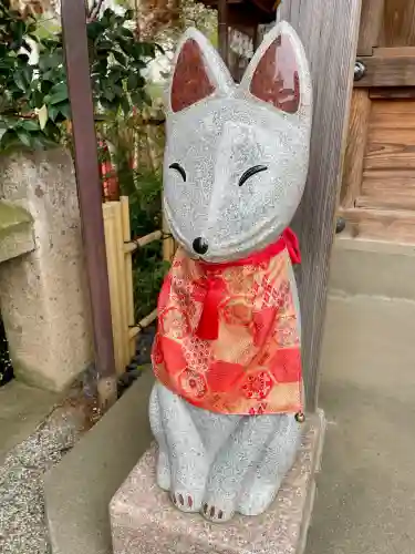 民部稲荷神社（川越八幡宮境内社）の{uncategorized: "未分類", other: "その他", undefined: "問題あり", building: "その他建物", grave: "お墓", sacred_gate: "鳥居", guardian: "狛犬", statue: "像", buddha: "仏像", history: "歴史", nature: "自然", garden: "庭園", animal: "動物", pagoda: "塔", temizu: "手水舎", mountain_gate: "山門・神門", sanctuary: "本殿・本堂", subordinate: "末社・摂社", art: "芸術", scenery: "景色", jizo: "地蔵", ema: "絵馬", goshuin: "御朱印", omikuji: "おみくじ", items: "授与品その他", amulet: "お守り", goshuincho: "御朱印帳", eats: "食事", festival: "お祭り", votive_dance: "神楽", shichigosan: "七五三参", wedding: "結婚式", experience: "体験その他", initially: "初詣", around: "周辺", anti_infection: "感染症対策"}