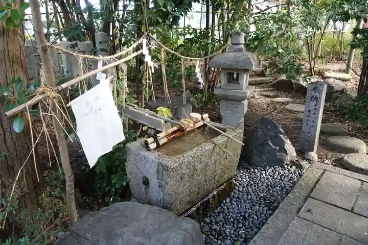 九帝王宮 萱野神社の手水舎