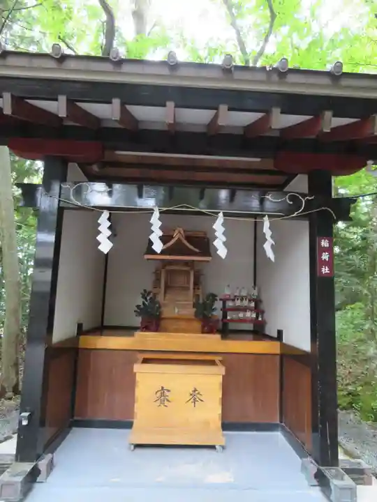 新屋山神社の末社・摂社