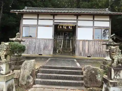 劔神社の山門