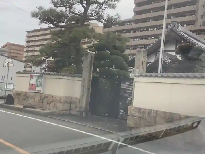 御嶽教木曽川照王教会の山門・神門