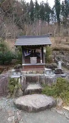 かえる神社の本殿・本堂