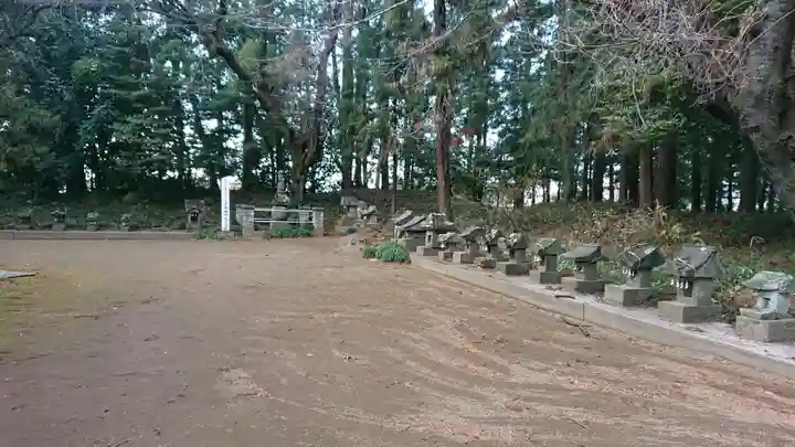 二宮赤城神社の末社・摂社