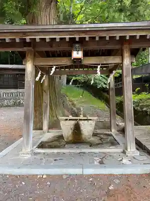 鎮神社の手水舎