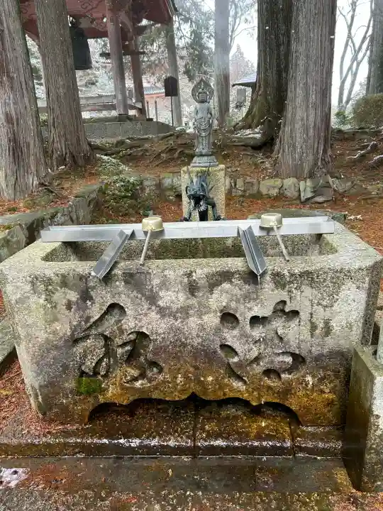真禅院の{uncategorized: "未分類", other: "その他", undefined: "問題あり", building: "その他建物", grave: "お墓", sacred_gate: "鳥居", guardian: "狛犬", statue: "像", buddha: "仏像", history: "歴史", nature: "自然", garden: "庭園", animal: "動物", pagoda: "塔", temizu: "手水舎", mountain_gate: "山門・神門", sanctuary: "本殿・本堂", subordinate: "末社・摂社", art: "芸術", scenery: "景色", jizo: "地蔵", ema: "絵馬", goshuin: "御朱印", omikuji: "おみくじ", items: "授与品その他", amulet: "お守り", goshuincho: "御朱印帳", eats: "食事", festival: "お祭り", votive_dance: "神楽", shichigosan: "七五三参", wedding: "結婚式", experience: "体験その他", initially: "初詣", around: "周辺", anti_infection: "感染症対策"}