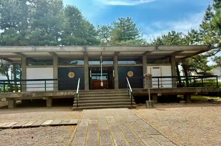 福井神社の{uncategorized: "未分類", other: "その他", undefined: "問題あり", building: "その他建物", grave: "お墓", sacred_gate: "鳥居", guardian: "狛犬", statue: "像", buddha: "仏像", history: "歴史", nature: "自然", garden: "庭園", animal: "動物", pagoda: "塔", temizu: "手水舎", mountain_gate: "山門・神門", sanctuary: "本殿・本堂", subordinate: "末社・摂社", art: "芸術", scenery: "景色", jizo: "地蔵", ema: "絵馬", goshuin: "御朱印", omikuji: "おみくじ", items: "授与品その他", amulet: "お守り", goshuincho: "御朱印帳", eats: "食事", festival: "お祭り", votive_dance: "神楽", shichigosan: "七五三参", wedding: "結婚式", experience: "体験その他", initially: "初詣", around: "周辺", anti_infection: "感染症対策"}